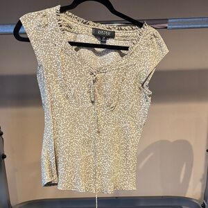 Kasper Women's Green and White Floral Patterned Blouse